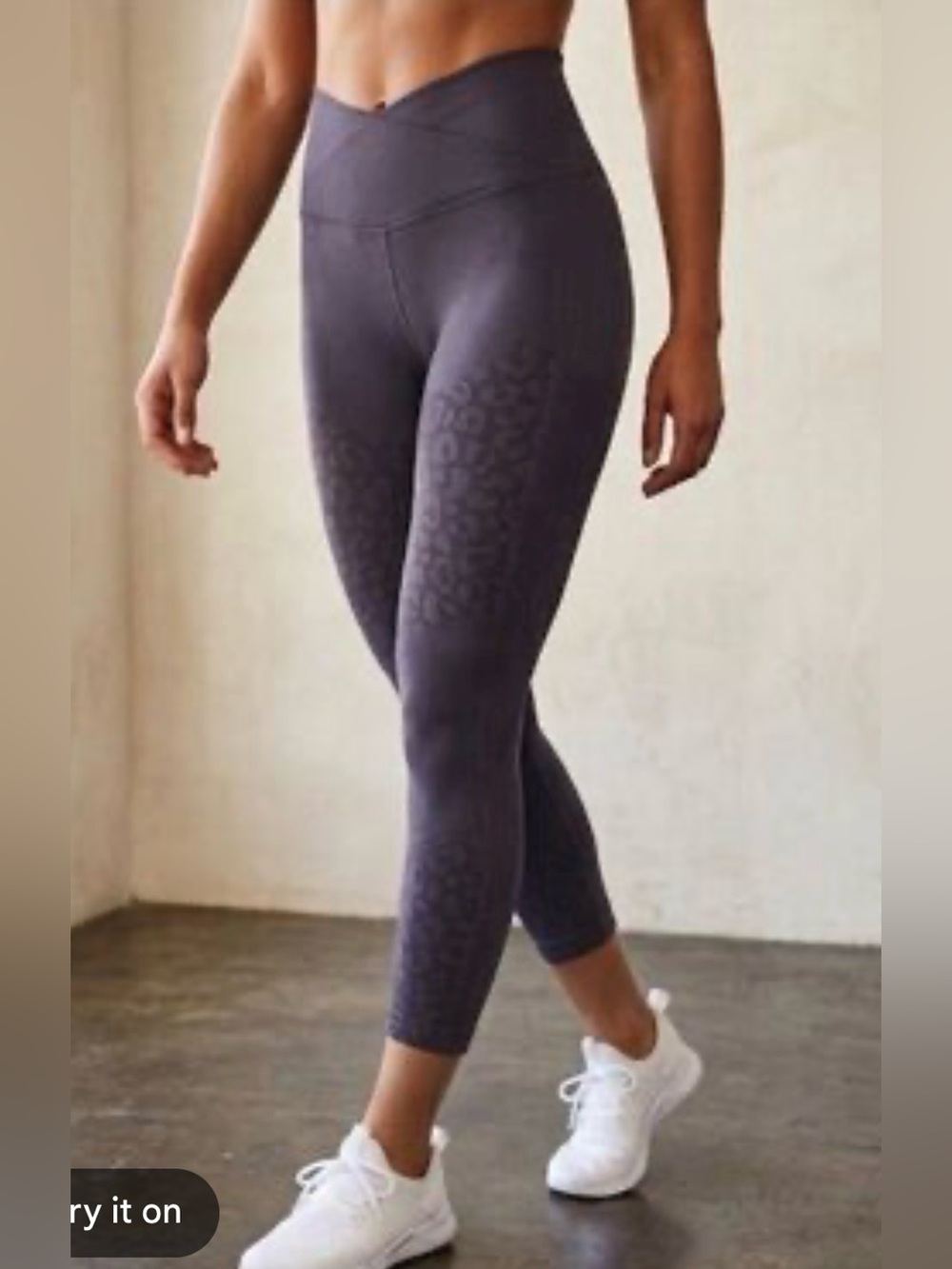 NWT Victoria’s Secret Leopard Jacquard Crossover Seamless legging size M
